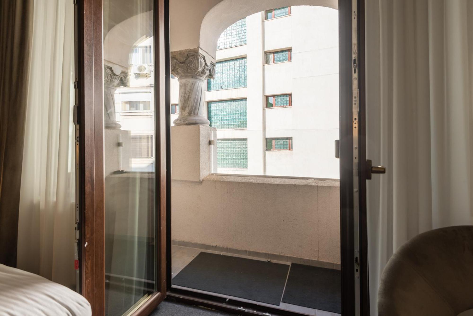 Highline Downtown Aparthotel Oldtown Unirii Square 부쿠레슈티 외부 사진