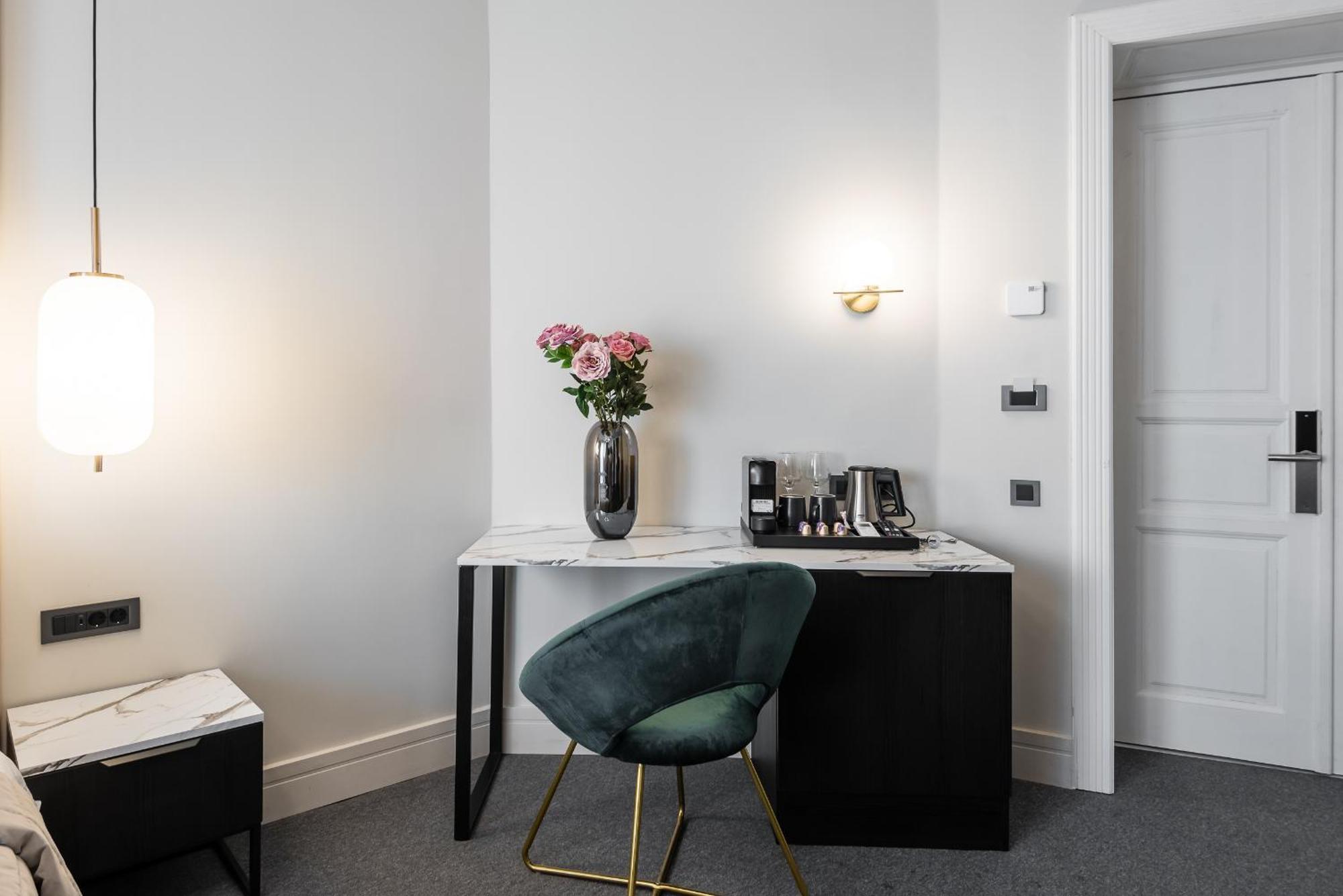 Highline Downtown Aparthotel Oldtown Unirii Square 부쿠레슈티 외부 사진